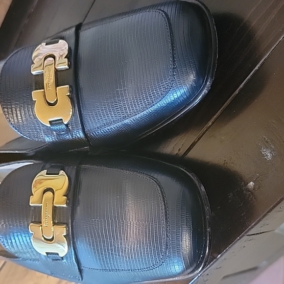 Salvatore Ferragamo Navy Loafers in 9 B - Picture 5 of 7